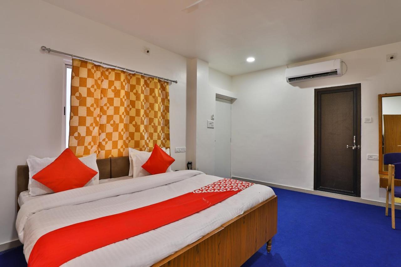 โอโย 30255 มิลาน ปาร์ตี้ ฮอลล์ Hotel วาโดดารา ภายนอก รูปภาพ
