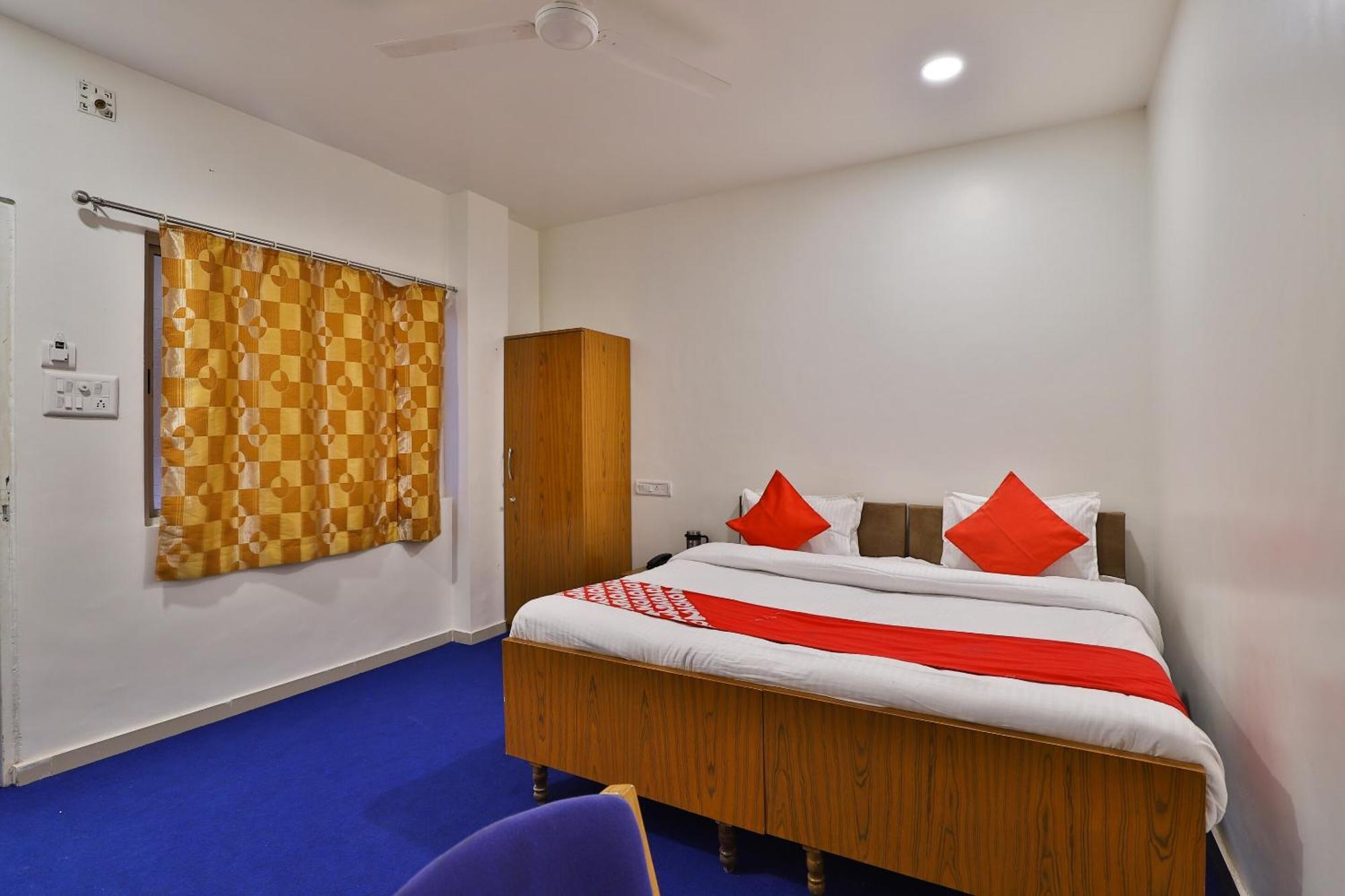 โอโย 30255 มิลาน ปาร์ตี้ ฮอลล์ Hotel วาโดดารา ภายนอก รูปภาพ